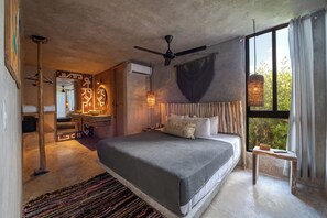 Deluxe room with one king bed | In-room safe, individually decorated, individually furnished - Casa Coyote Tulum (Tulum)