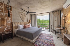 Habitacion deluxe una cama extragrande | Caja fuerte, decoración individual, mobiliario individual