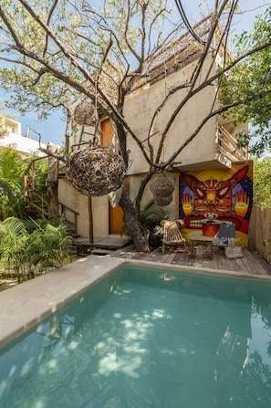 2 outdoor pools