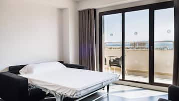 2 bedrooms, minibar, blackout curtains, soundproofing
