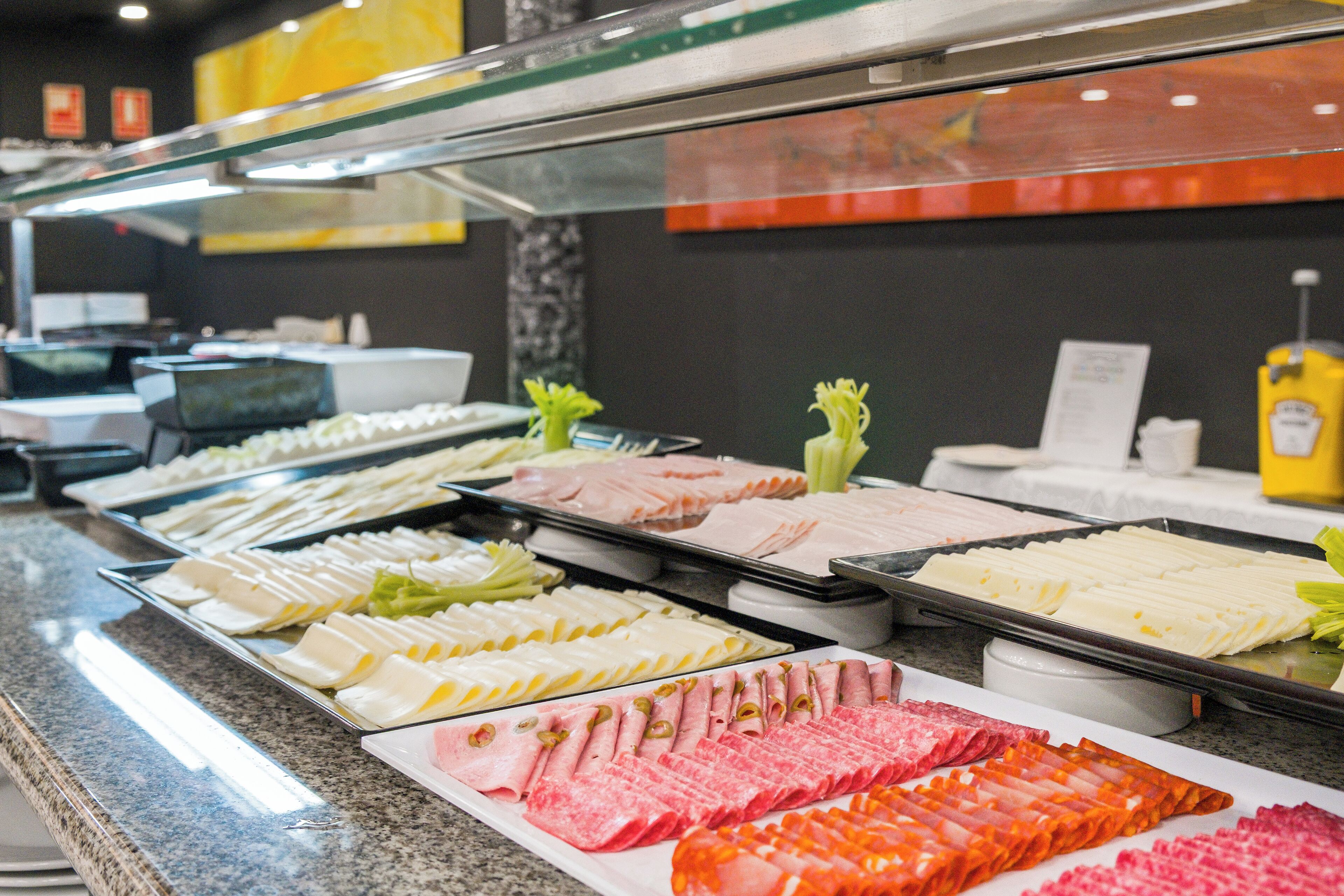 Petit déjeuner buffet compris tous les jours