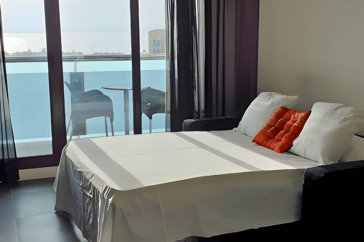 1 bedroom, minibar, blackout drapes, soundproofing
