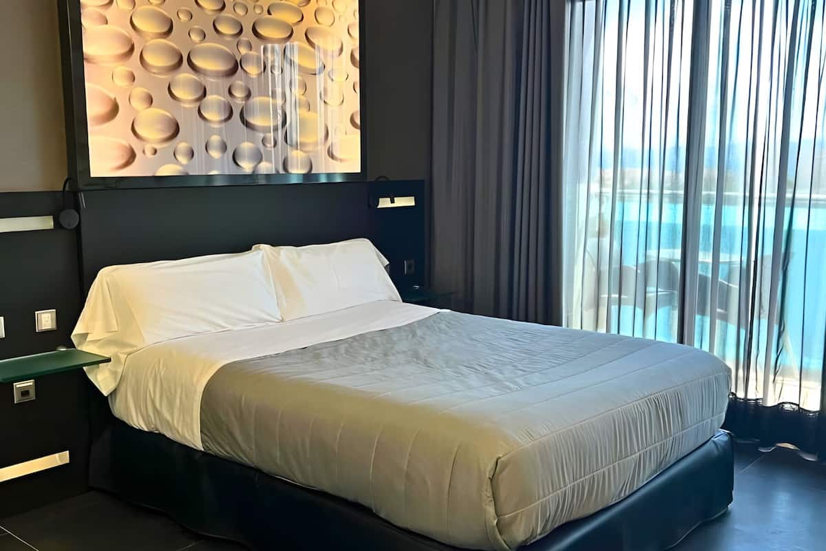1 bedroom, minibar, blackout drapes, soundproofing