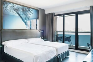 2 bedrooms, minibar, blackout curtains, soundproofing
