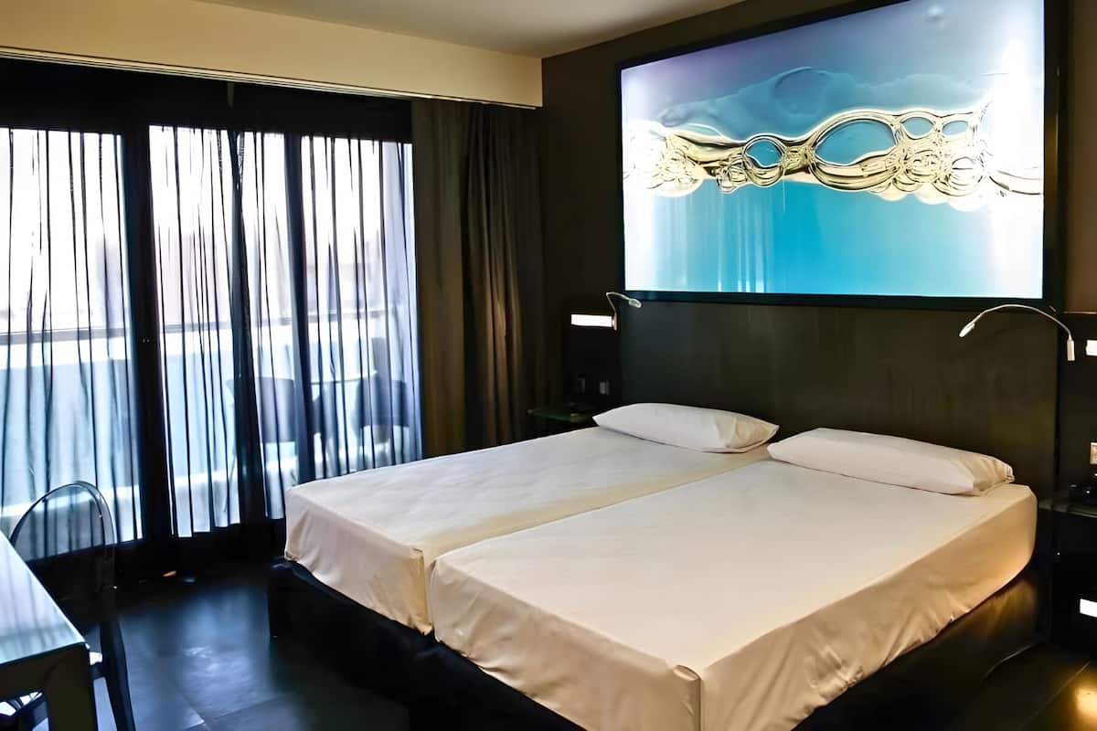 1 bedroom, minibar, blackout drapes, soundproofing