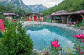 Piscine extérieure (ouverte en saison)
