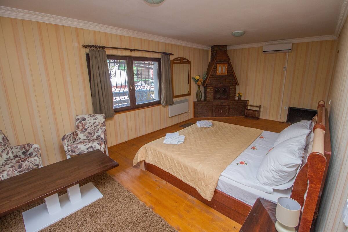 Chambre Quadruple, plusieurs lits, vue fleuve, côté montagne
