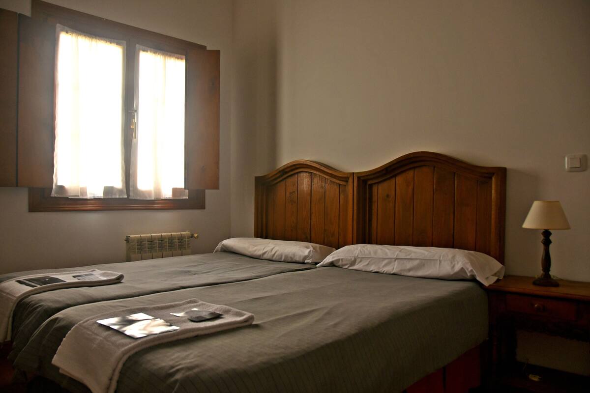 Minibar, cortinas blackout, camas plegables/adicionales y wifi gratis