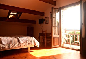 Minibar, cortinas blackout, camas plegables/adicionales y wifi gratis