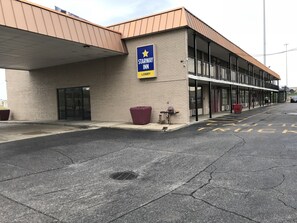 Exterior - Starway Inn (Lansing)