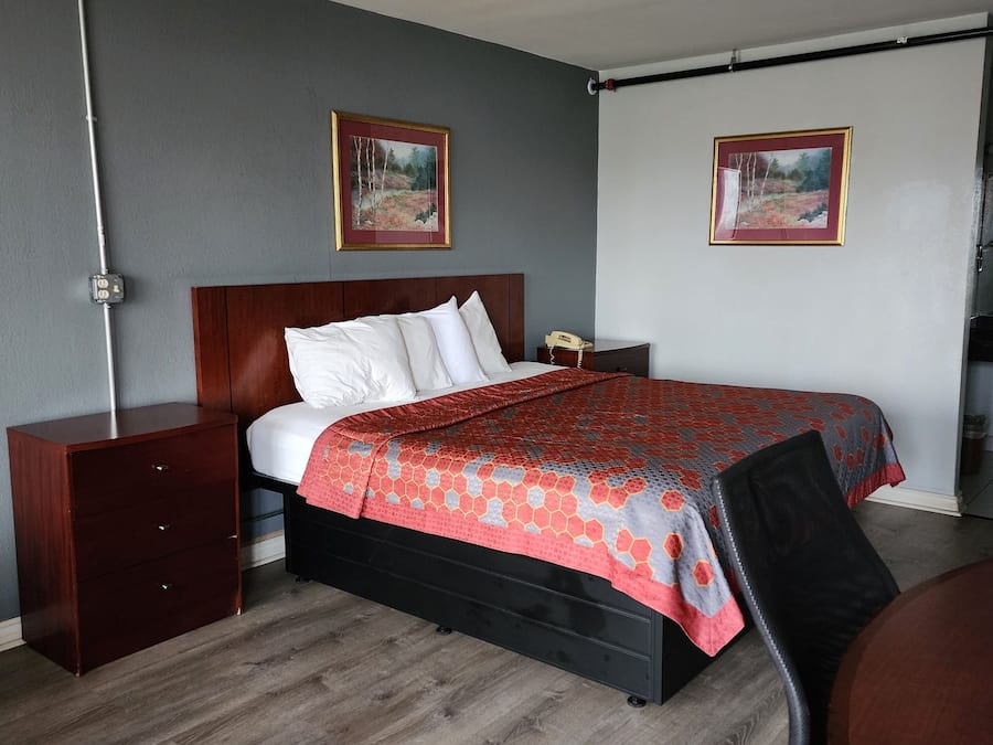 Desk, blackout drapes, free WiFi, bed sheets