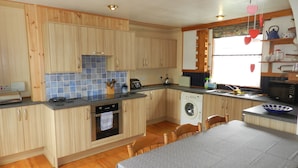 Cottage, 4 kamar tidur | Dapur pribadi | Lemari es besar, microwave, oven, dan kompor