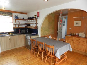 Private kitchen - Highland Holiday Homes 1 Craggan Cottage (Grantown-on-Spey)