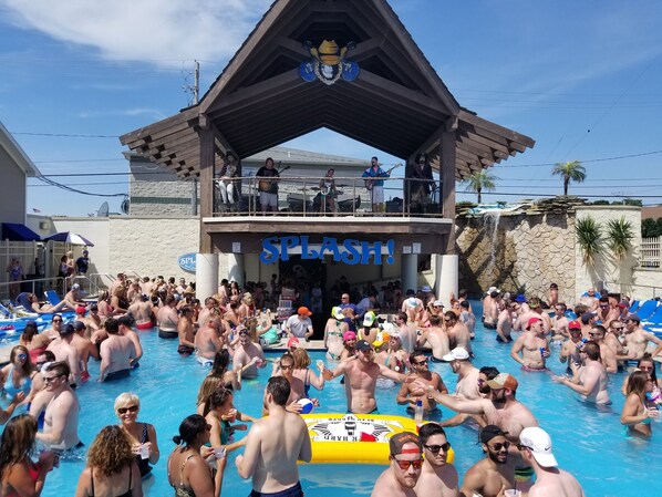 Poolside bar