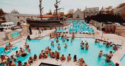 Grand Islander Hotel