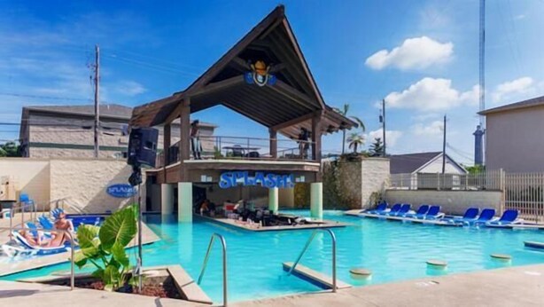 A pool area with a diving platform and a sign that reads "Splash". - Grand Islander Hotel (Put-in-Bay)