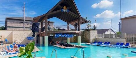 Outdoor pool, pool loungers