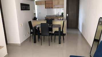 Peti sejuk, ketuhar, dapur, pembancuh kopi/teh