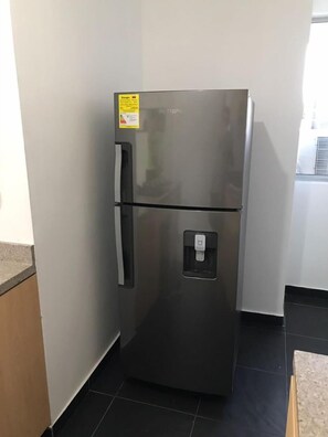 Fridge, oven, stovetop, coffee/tea maker - Apartamento Zona Norte Barranquilla (Barranquilla)