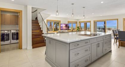 ☀️Stunning Beachfront Home-Direct Water Views-Beachfront Palace☀️