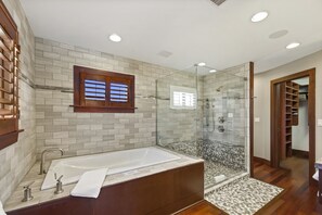 Hair dryer, towels - ☀️Stunning Beachfront Home-Direct Water Views-Beachfront Palace☀️ (Fort Myers Beach)