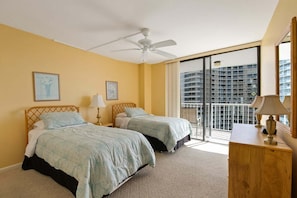 2 bedrooms, iron/ironing board, free WiFi, bed sheets - Beachfront 2BR/2BA condo with pool, WiFi, and heated pool access. (Marco Island)