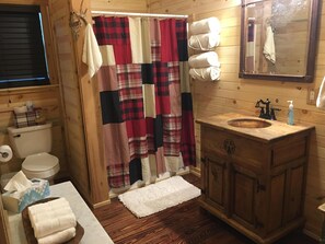 Dusche, Haartrockner, Handtücher, Seife