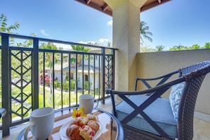 Terrace/patio - Luxe Big Island Vacation Rental Along Kohala Coast (Kamuela)