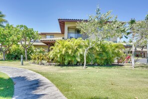Property grounds - Luxe Big Island Vacation Rental Along Kohala Coast (Kamuela)