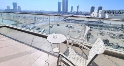 Luxury Seef Apt Directly Opposite the City Centre Mall