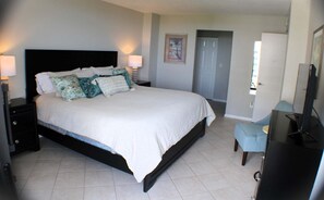 2 bedrooms, iron/ironing board, free WiFi, bed sheets - Beachfront 2BR/2BA South Seas condo with pool, Wi-Fi, and heated pool. (Marco Island)