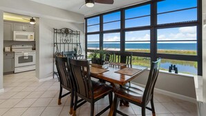Dining - Beachfront 2BR/2BA South Seas condo with pool, Wi-Fi, and heated pool. (Marco Island)