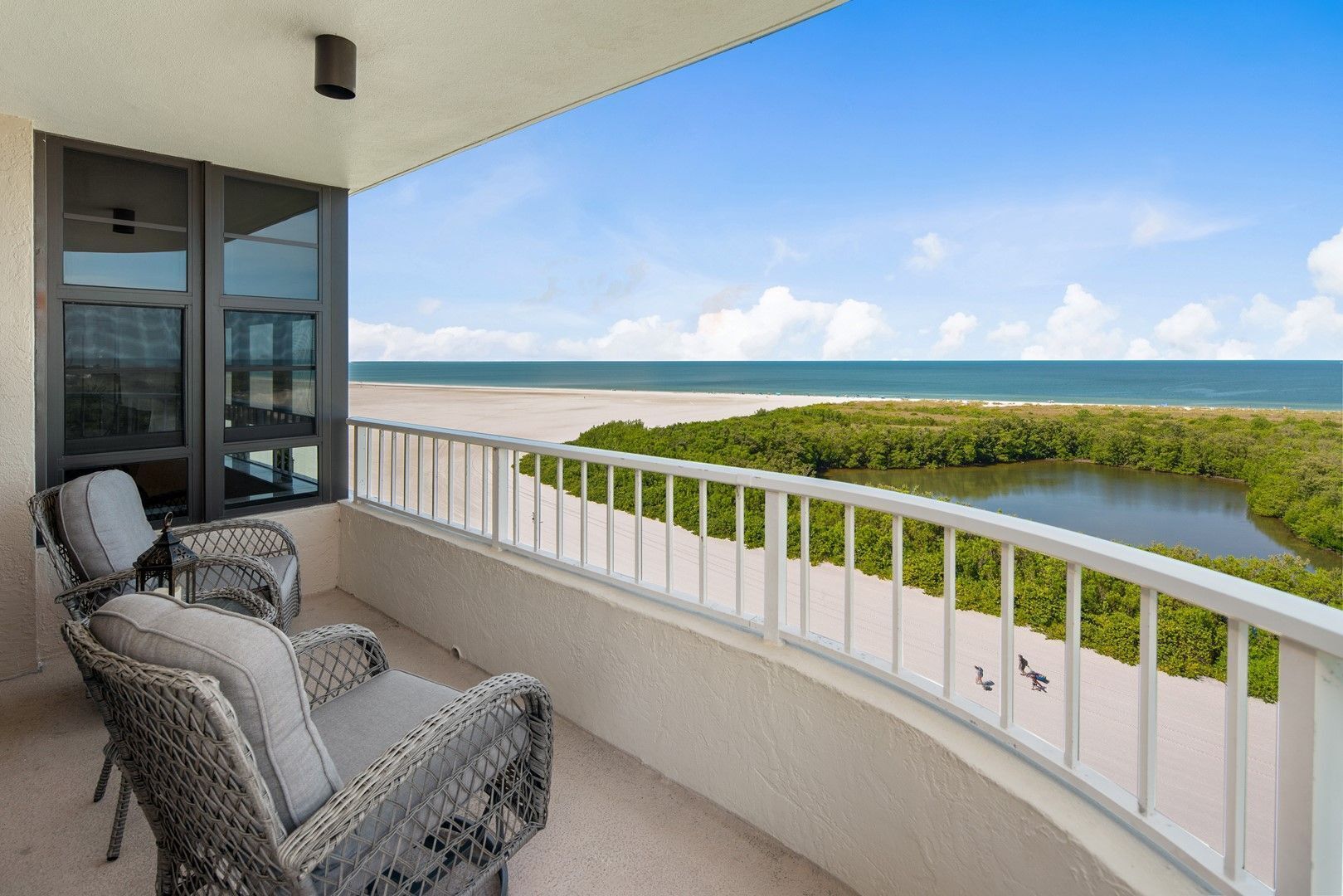 المنطقة المحيطة بالمنشأة