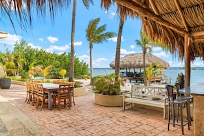 Unclassified image, 5 of 83, button - Amazing Sunsets! Beachfront 4BR w/ Pier, Kayaks (Savaneta)