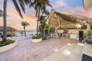 Unclassified image, 2 of 83, button - Amazing Sunsets! Beachfront 4BR w/ Pier, Kayaks (Savaneta)