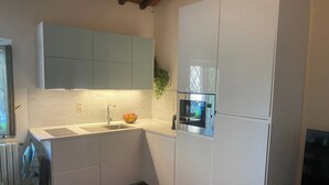 A compact kitchen with a sink, a built-in oven, and a countertop. - 2bed, 1bath Garden apt in Chianti! (Frazione Mura, Montaione)