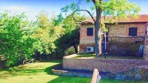 A brick house with a tiled roof, a small front yard, and a tree. - 2bed, 1bath Garden apt in Chianti! (Frazione Mura, Montaione)