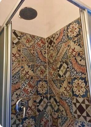 Shower, hair dryer, towels, soap - 2bed, 1bath Garden apt in Chianti! (Frazione Mura, Montaione)
