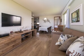 Club Apartment, Multiple Beds, Non Smoking | Living area
