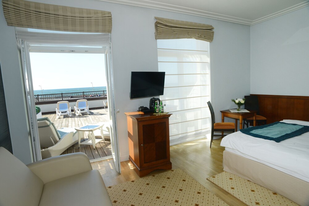 Hotel Apollo by null