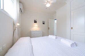 1 slaapkamer, een strijkplank/strijkijzer, gratis wifi, beddengoed
