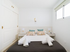 2 slaapkamers, een strijkplank/strijkijzer, gratis wifi, beddengoed