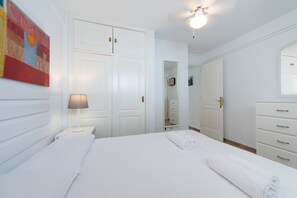 1 habitación, tabla de planchar con plancha, wifi gratis y ropa de cama 