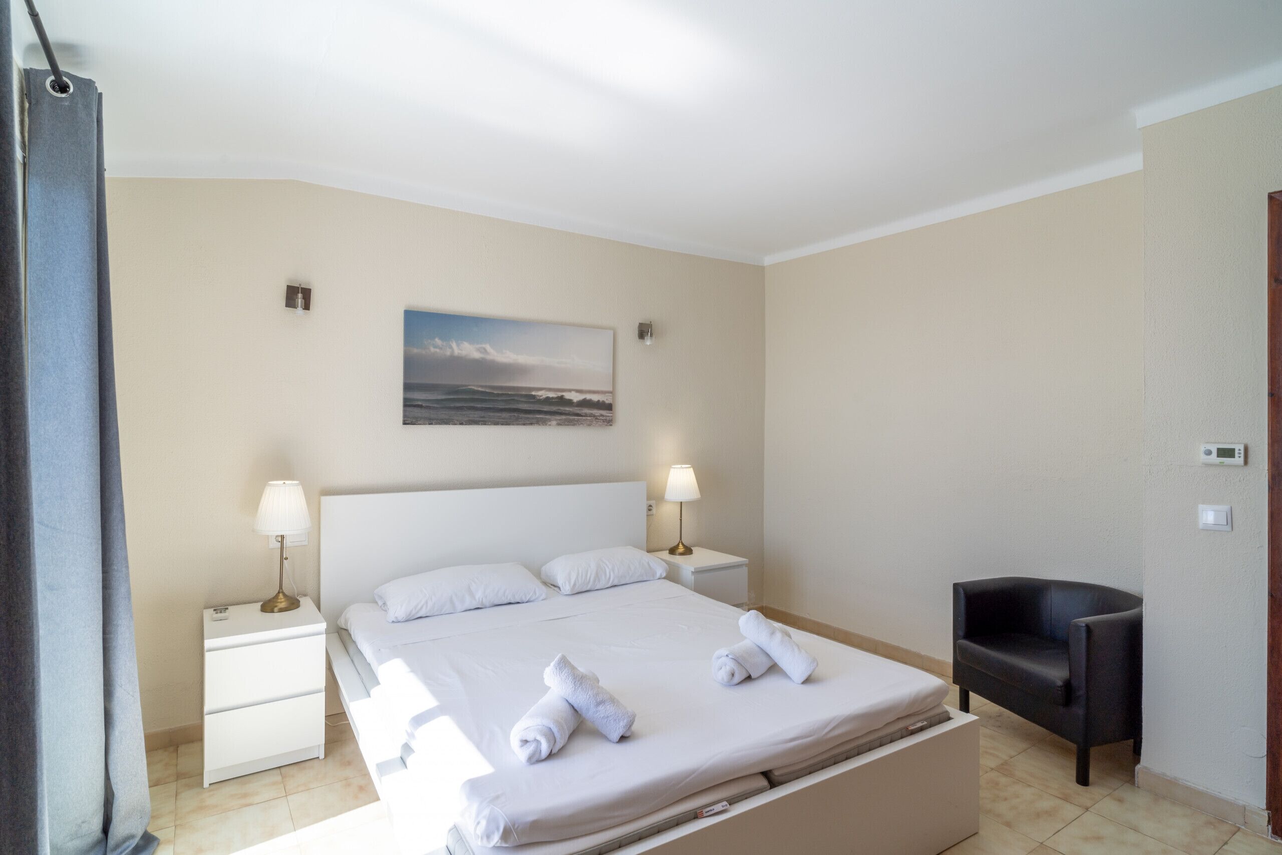 2 habitaciones, tabla de planchar con plancha y wifi gratis 