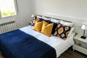 2 chambres, fer et planche à repasser, Wi-Fi gratuit, draps fournis