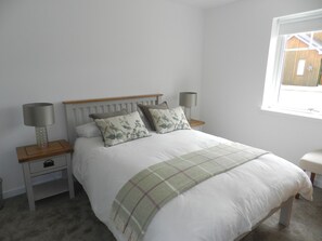 2 bedrooms, iron/ironing board, free cribs/infant beds, free WiFi - Highland Holiday Homes - The Muir (Aviemore)