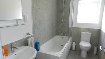 Apartment | Bathroom | Towels