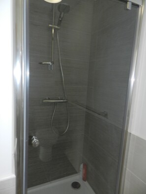 Apartment | Bathroom | Towels - Highland Holiday Homes - The Muir (Aviemore)
