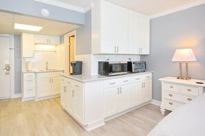 Full-sized fridge, microwave, coffee/tea maker, toaster