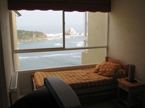 Appartement, 2 chambres, non-fumeurs, vue plage | 2 chambres, draps fournis